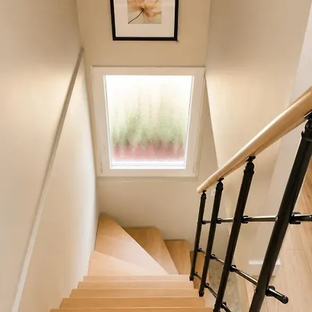 Duplex Climatise Avec Terrasse A *
